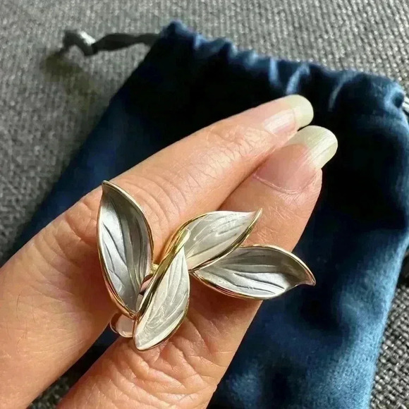 HiPeach Maple Leaf Painting Earring - Picture 6 of 6